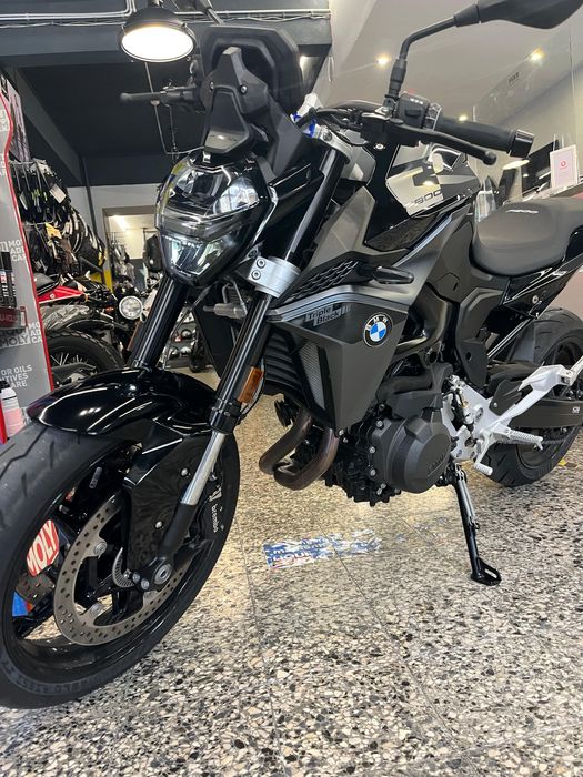 BMW F 900 r de Julho de 2025. 1420 Kms. Style Triple Black