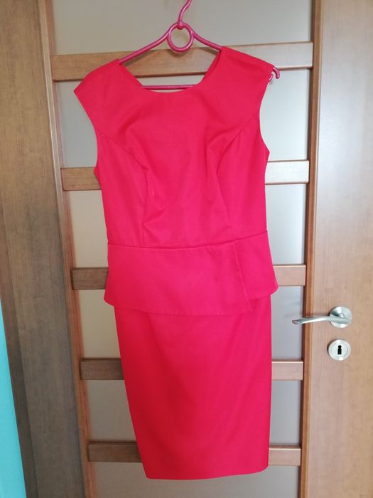 Czerwona dopasowana roz 36