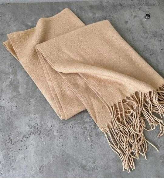 Шарф жіночий бежевий.