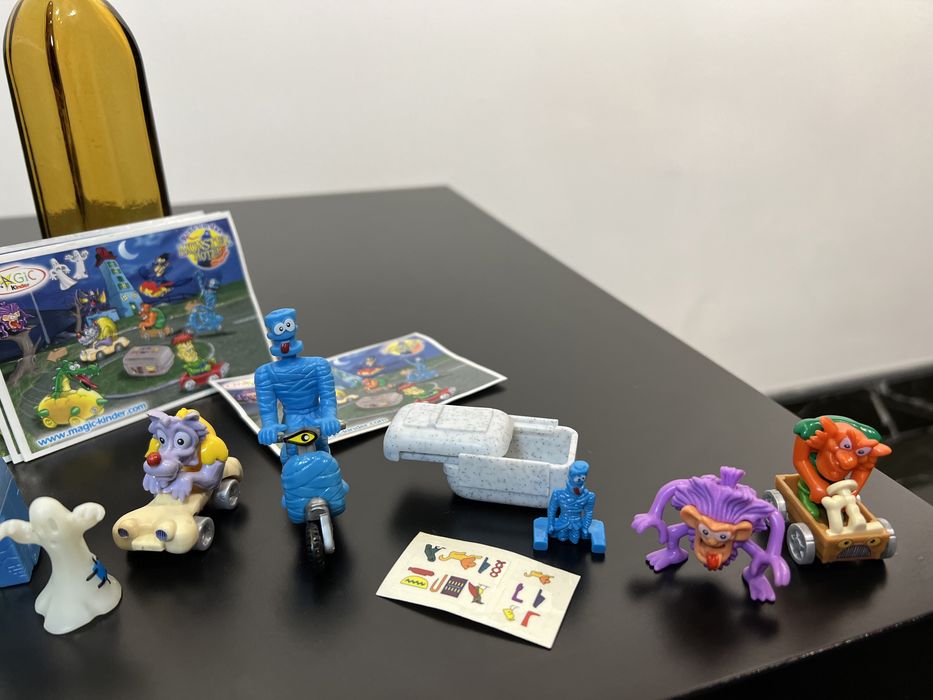 Отель монстров готель монстрів кіндер іграшки колекція