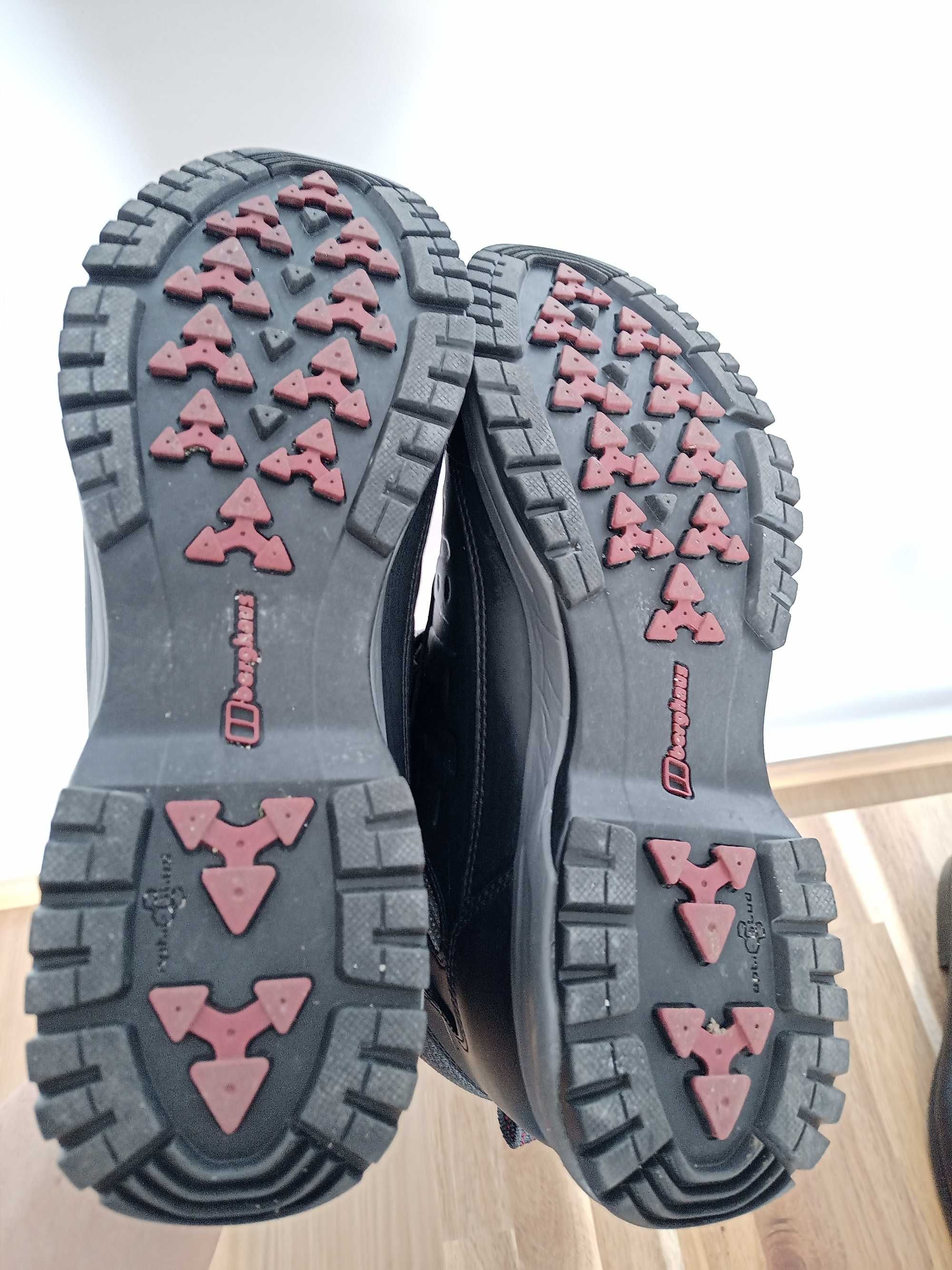3 pares novos 43/44 Geox & Berghaus boots / 3 new pairs shoes