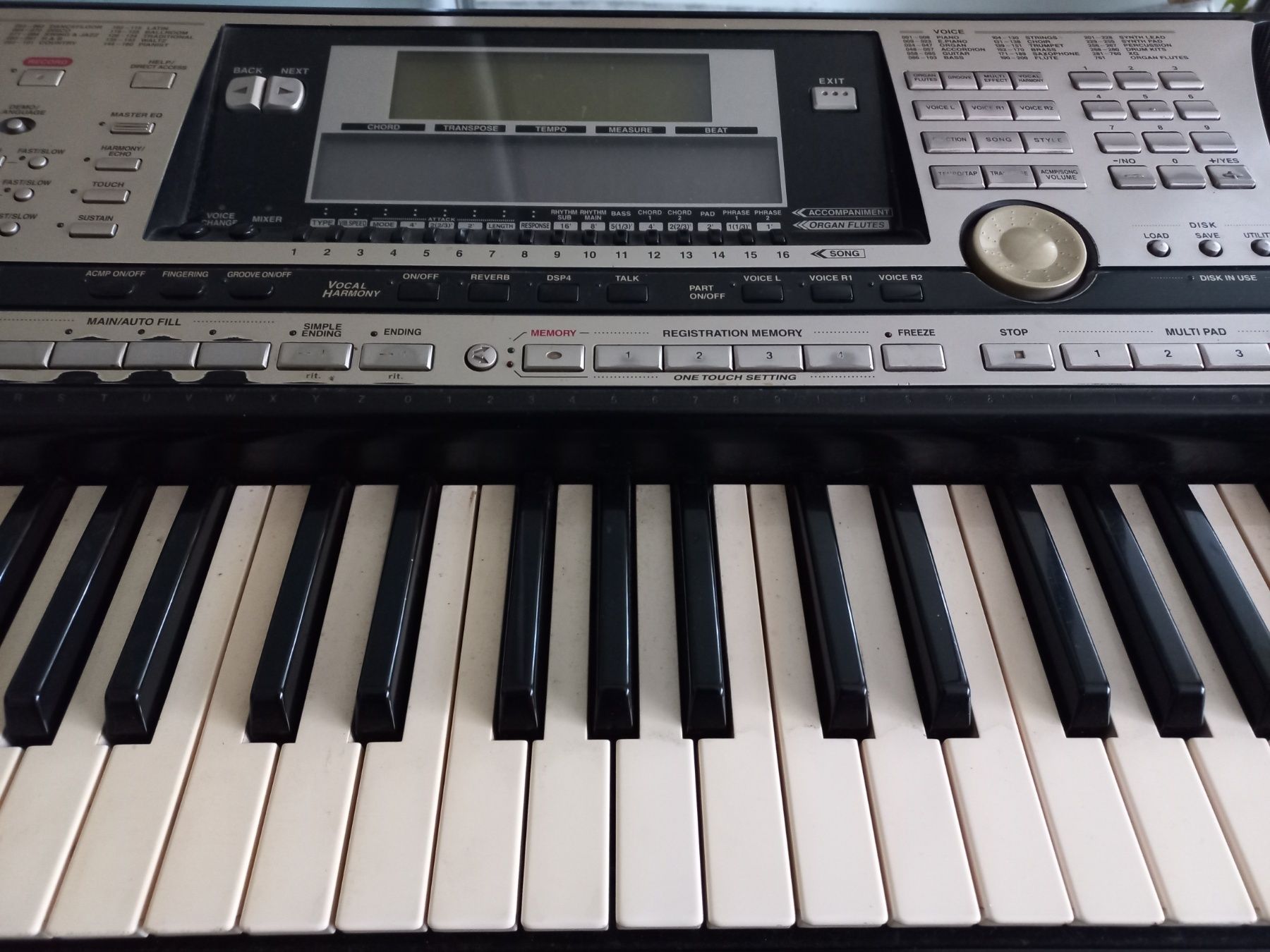 Синтезатор профессиональный Yamaha PSR-740