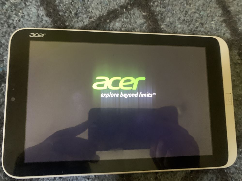 Acer w3 810 (на перепрошивку).