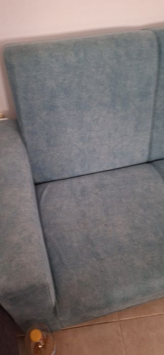 Vendo sofa cama 3 lugares e frigorífico para desocupar...