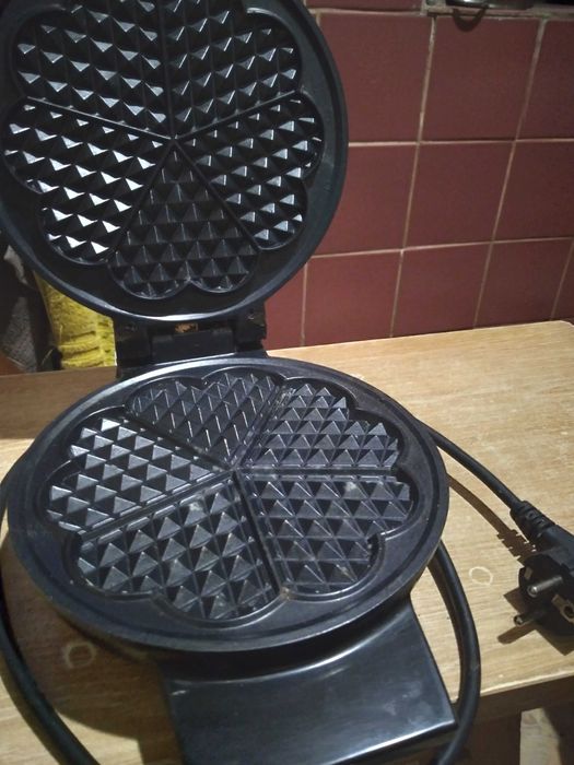 Вафельниця клектрична