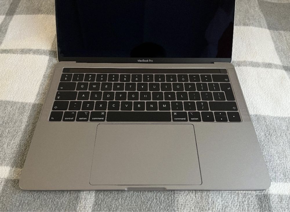 MacBook Pro 13.3 2019 8 GB 128 GB Touchpad