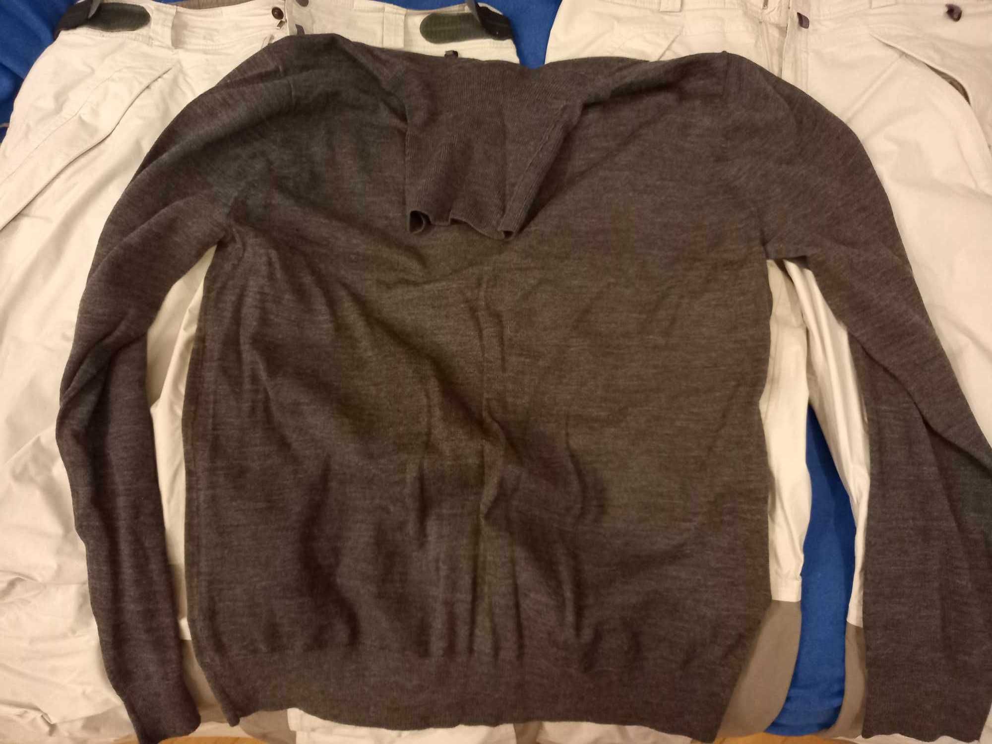 Kurtka, spodnie narciarskie i odzież termiczna (sweter)