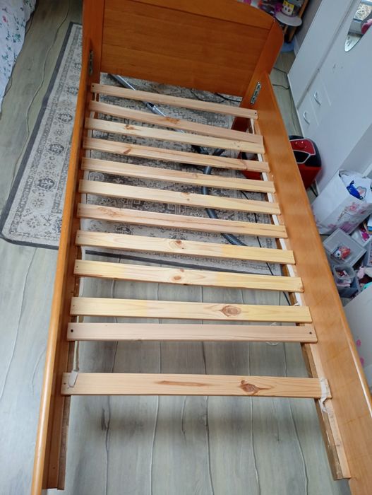 Łóżko drewniane 90 x 200 cm ze stelażem