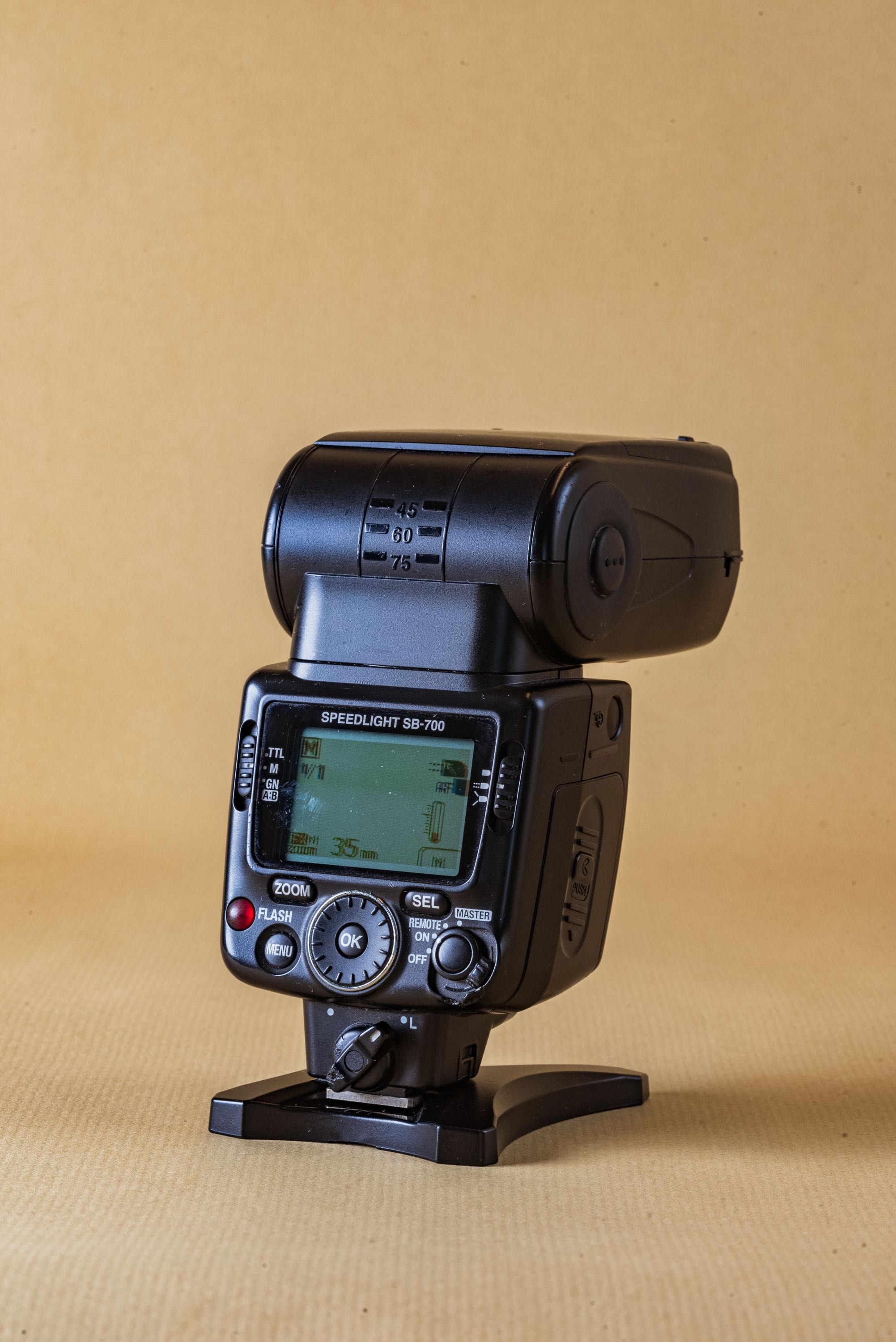 Flash Nikon SB-700 (como novo)