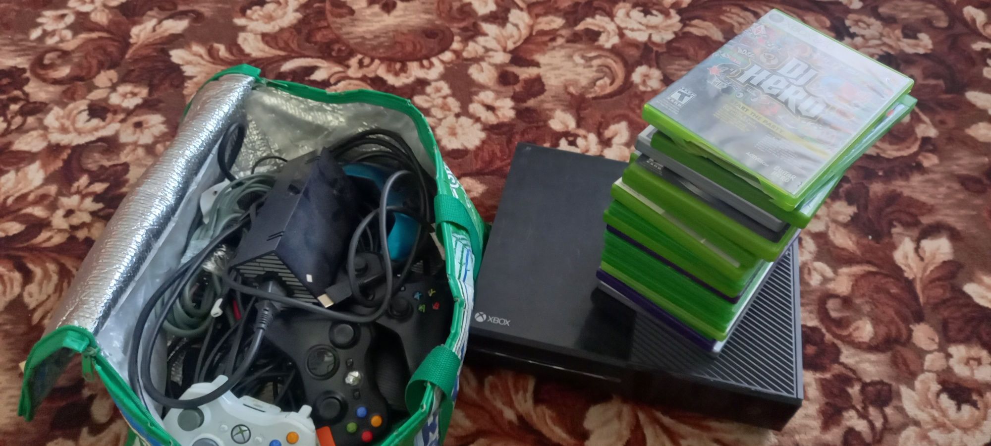 X-box 500гб джойстики,диски,провода
