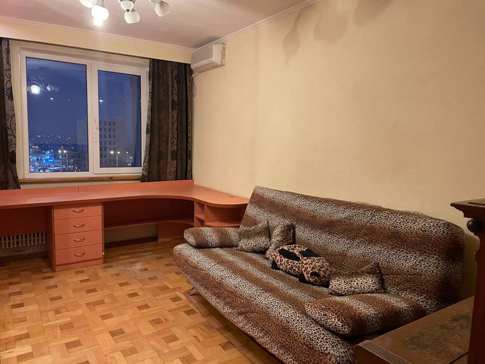 Продам 3 комнатную квартиру , метро Киевская