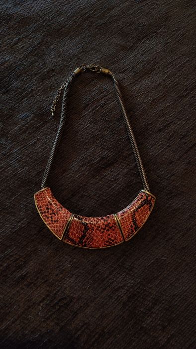 Colar com padrão cobra