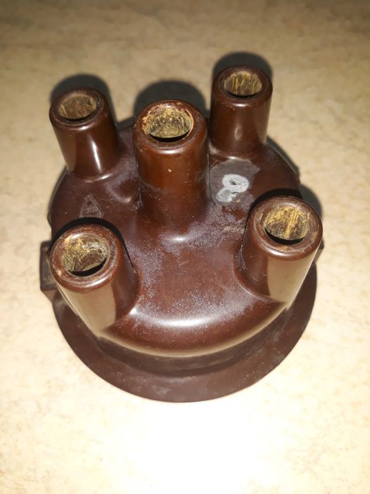 Продам крышку  трамблера УАЗ-451, ЗМЗ-24 б/у