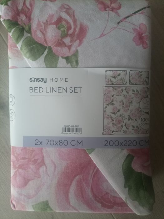 Posciel w róże z bawełny SINSAY 220/200cm komplet pościeli w kwiaty