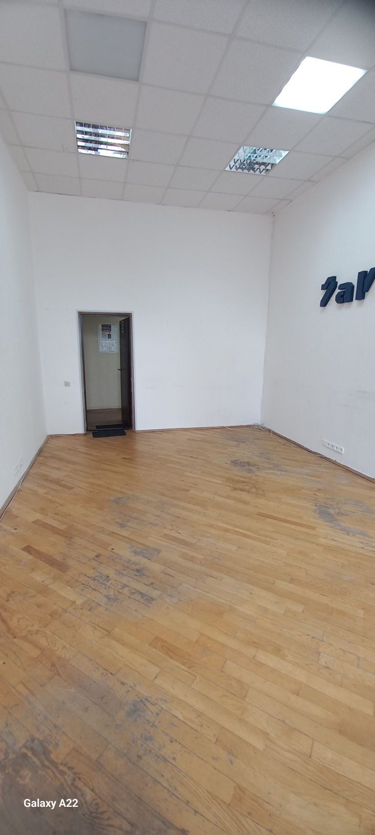 Свет не отключают.Аренда под офис, салон,шоу-рум - 32 м.кв., в центре.