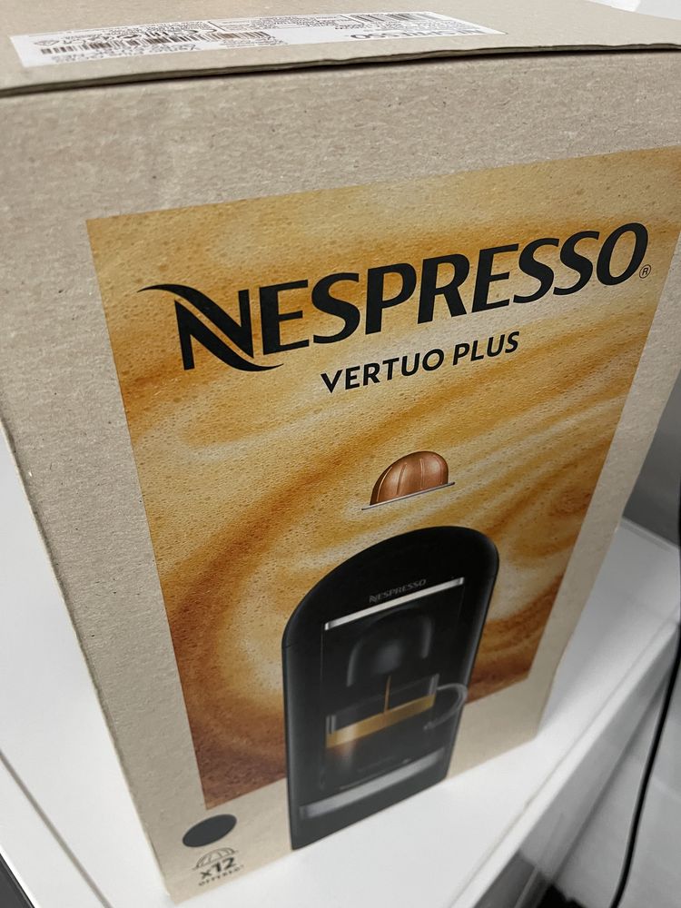 Vendo Nespresso Vertuo Plus. Nova. Na caixa. Com garantia.