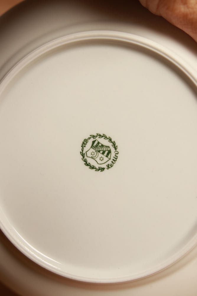 Zestaw 9 talerzy deserowych z białej porcelany Lettin.