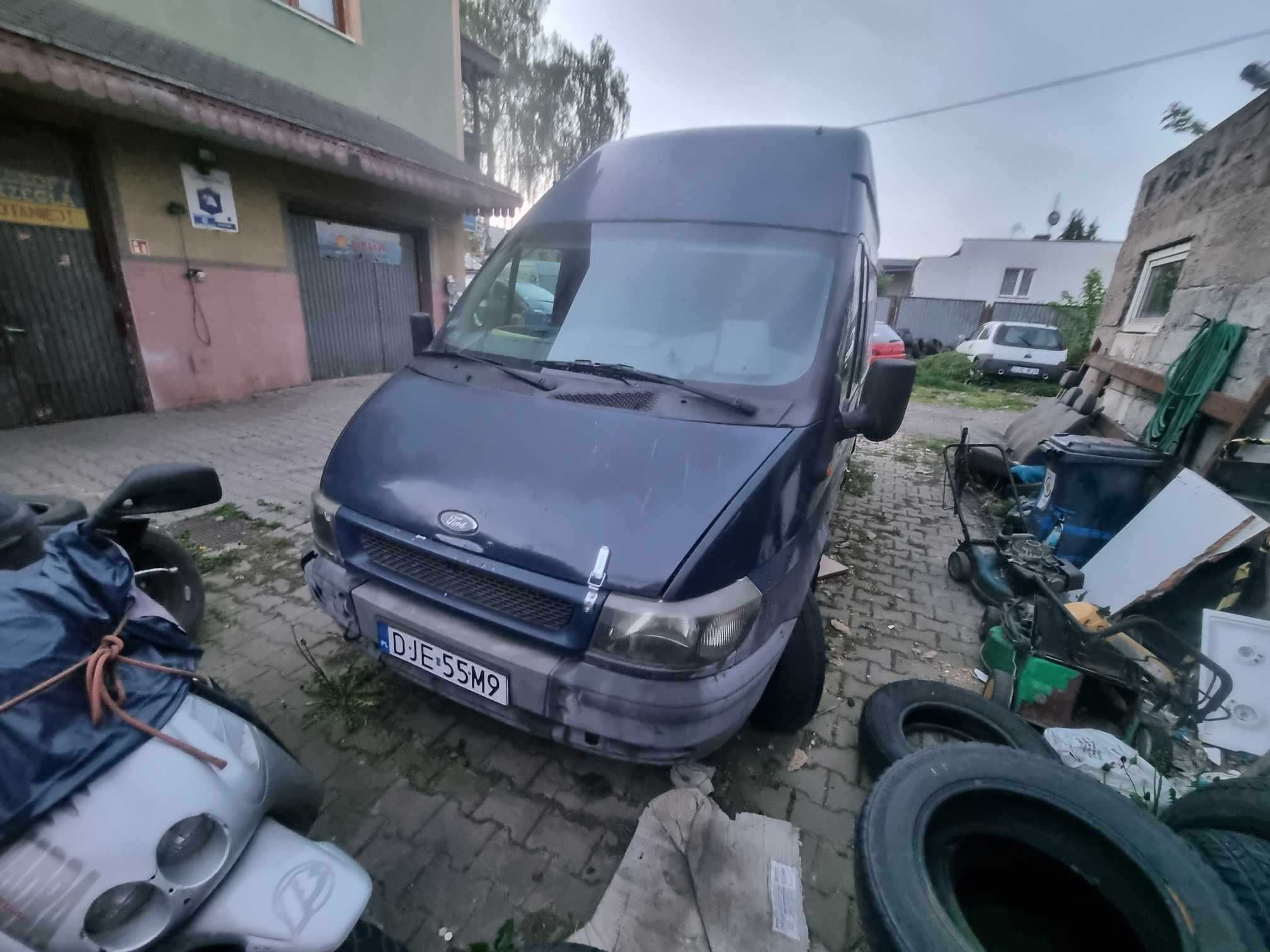 Ford transit uszkodzony z dokumentami, drugi czerwony gratis oba 2003r