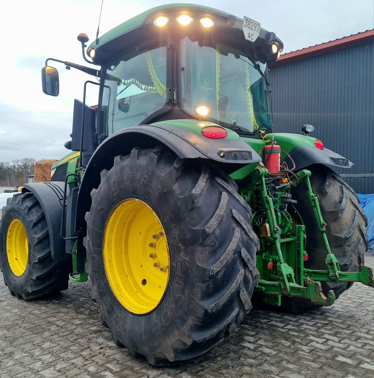 John deere7230r 2011