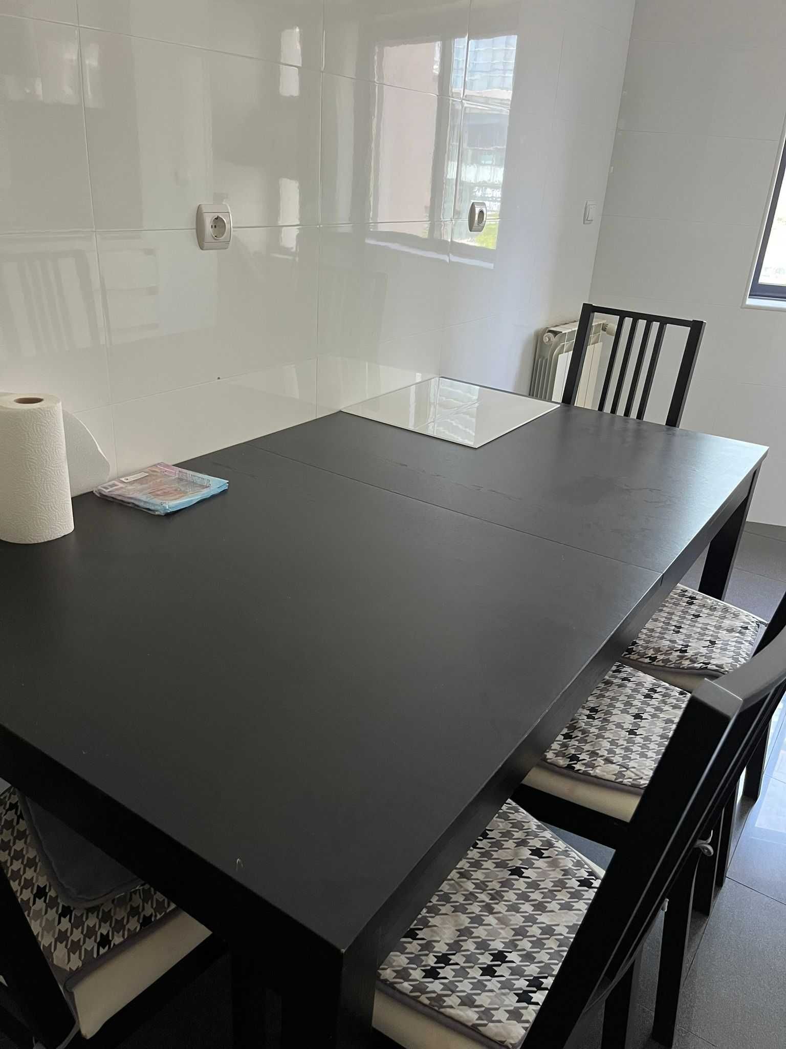 Mesa preta para venda