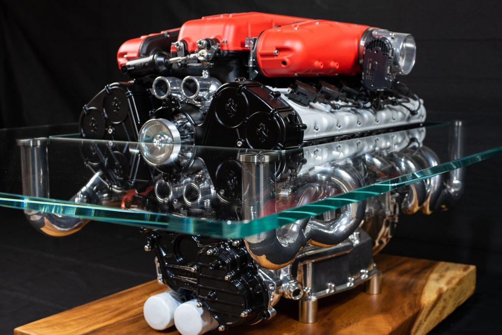 Stolik kawowy z silnika V12 Ferrari Scaglietti Engine table