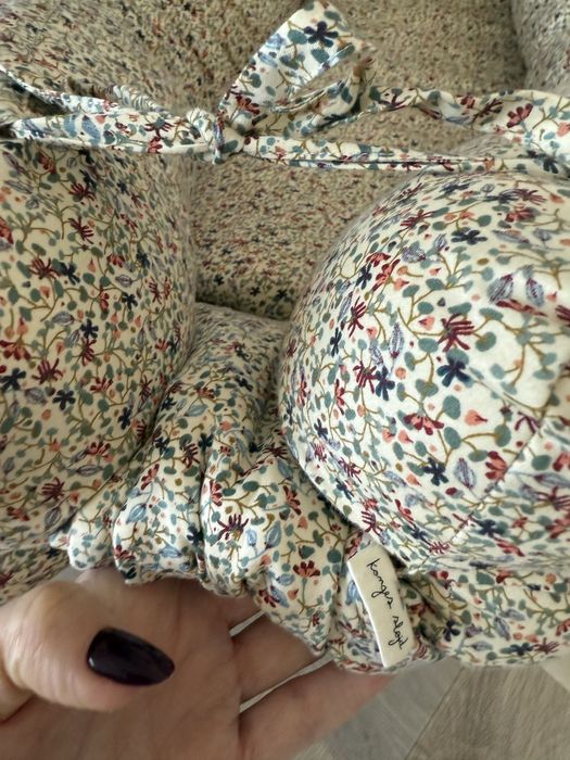 Konges Slojd kokon gniazdo niemowlece z pałąkiem na zabawki