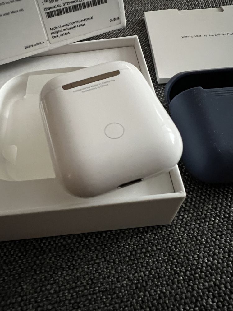Słuchawki Apple AirPods 2. generacji z etui ładującym Douszne