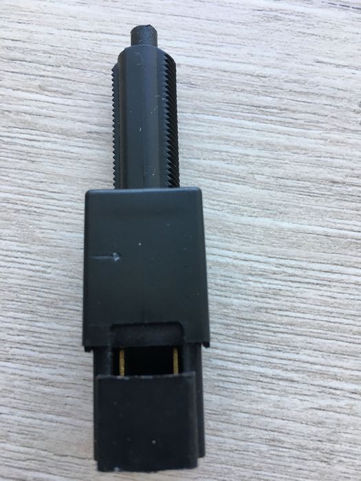 Жабка, кінцевик включення стоп сигналу на Nissan Qashqai j10