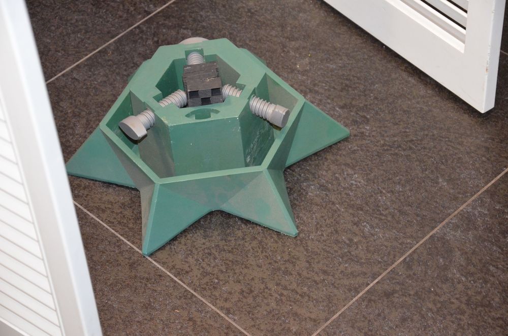 plastikowy stojak na choinkę