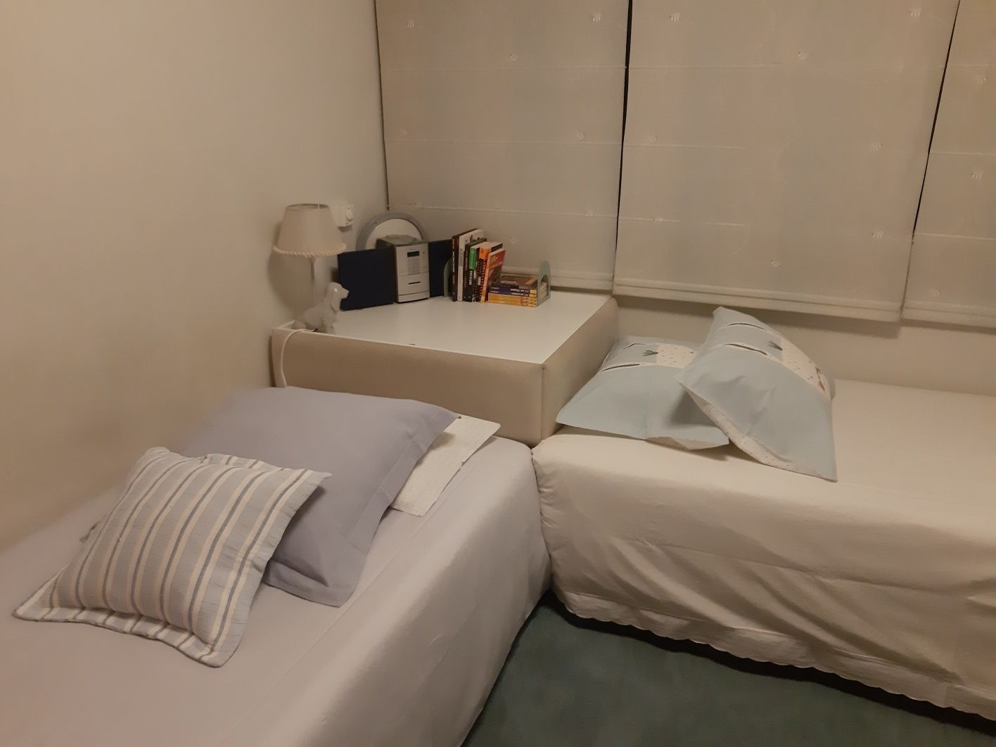 Quarto de criança - juvenil - cama - secretária - cômoda