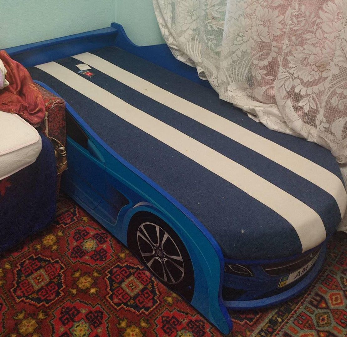Ліжко машинкою з матрасом