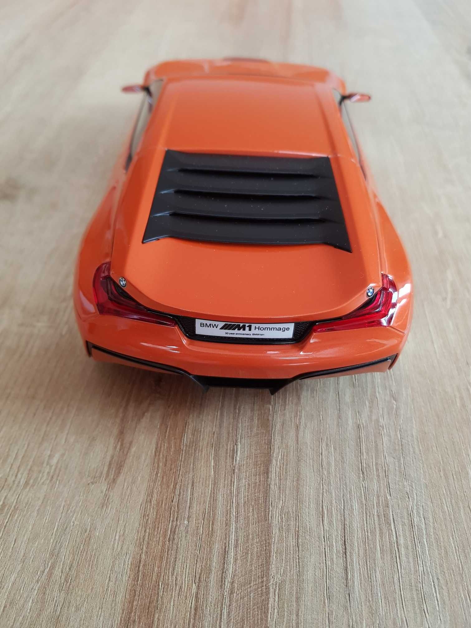 Auto kolekcjonerskie BMW M1 1:18 + dodatek BMW