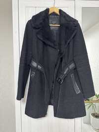 Чорне пальто марки Bebe USA розмір L