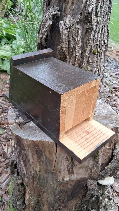 Ekologiczna budka domek schron dla nietoperzy