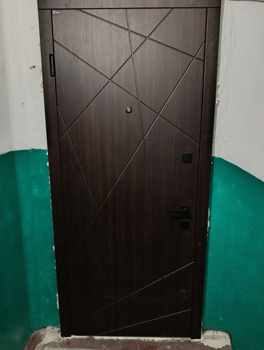 Продам 3-х кімнатну квартиру у центрі Чугуїва