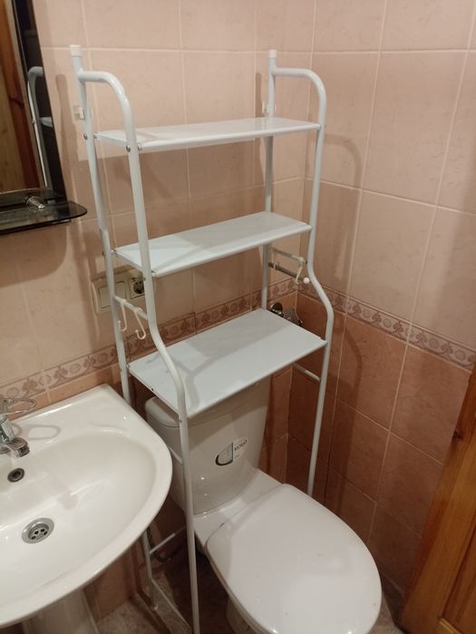 Полиці-стелаж для ванної кімнати