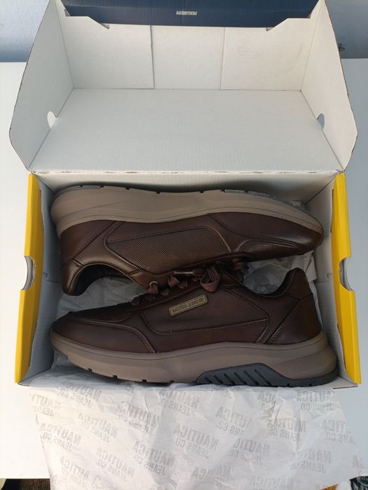 Кожаные кроссовки