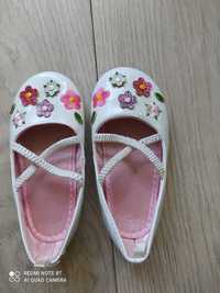 Балетки дитячі р 22 - 13,5-14 см туфлі лакові H&M  з квітами