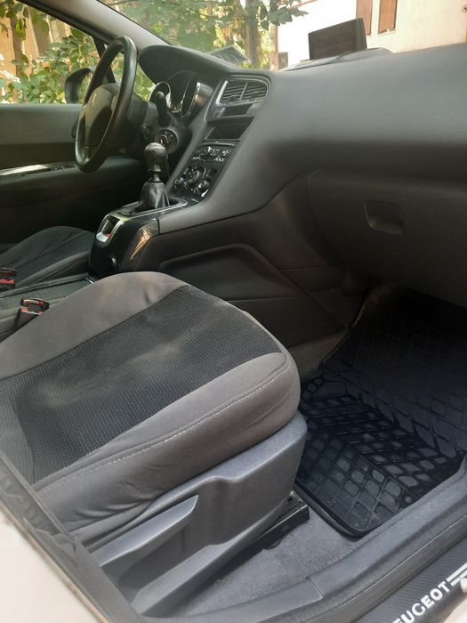 Продам Peugeot 5008