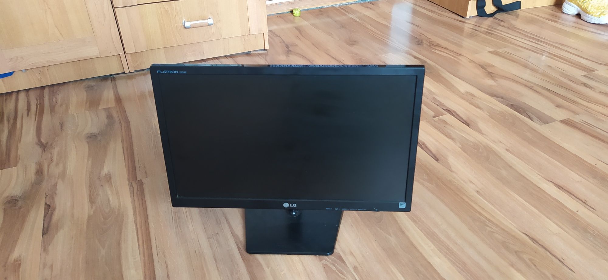 monitor Flatron E2242T