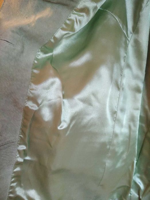 Пиджак кожаный очень красивого цвета зелёного яблока