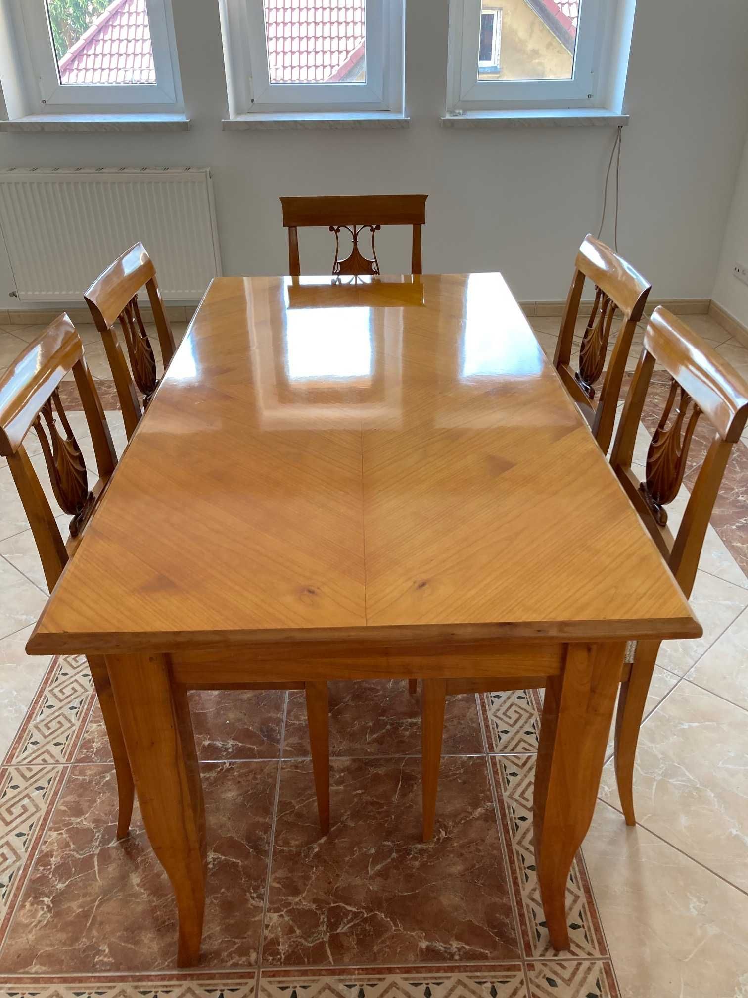 Zestaw stół z krzesłami w stylu biedermeier