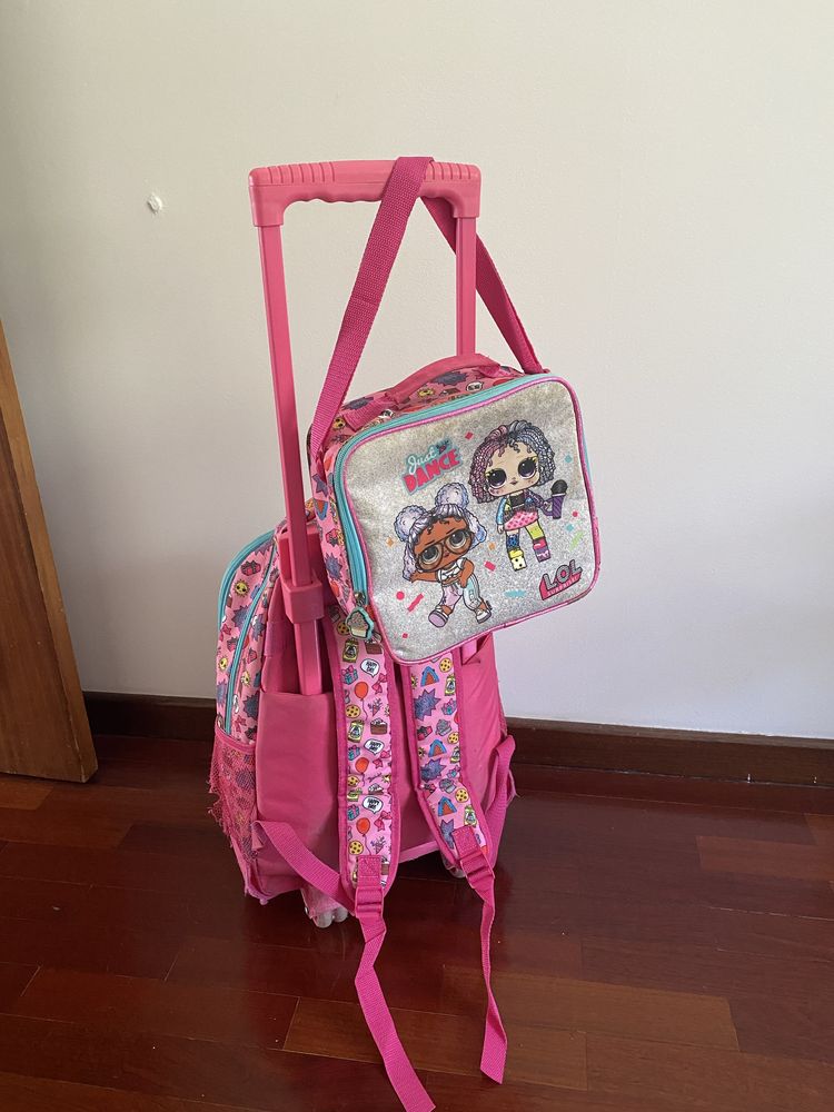 Mochila escolar LOL com rodinhas + lancheira