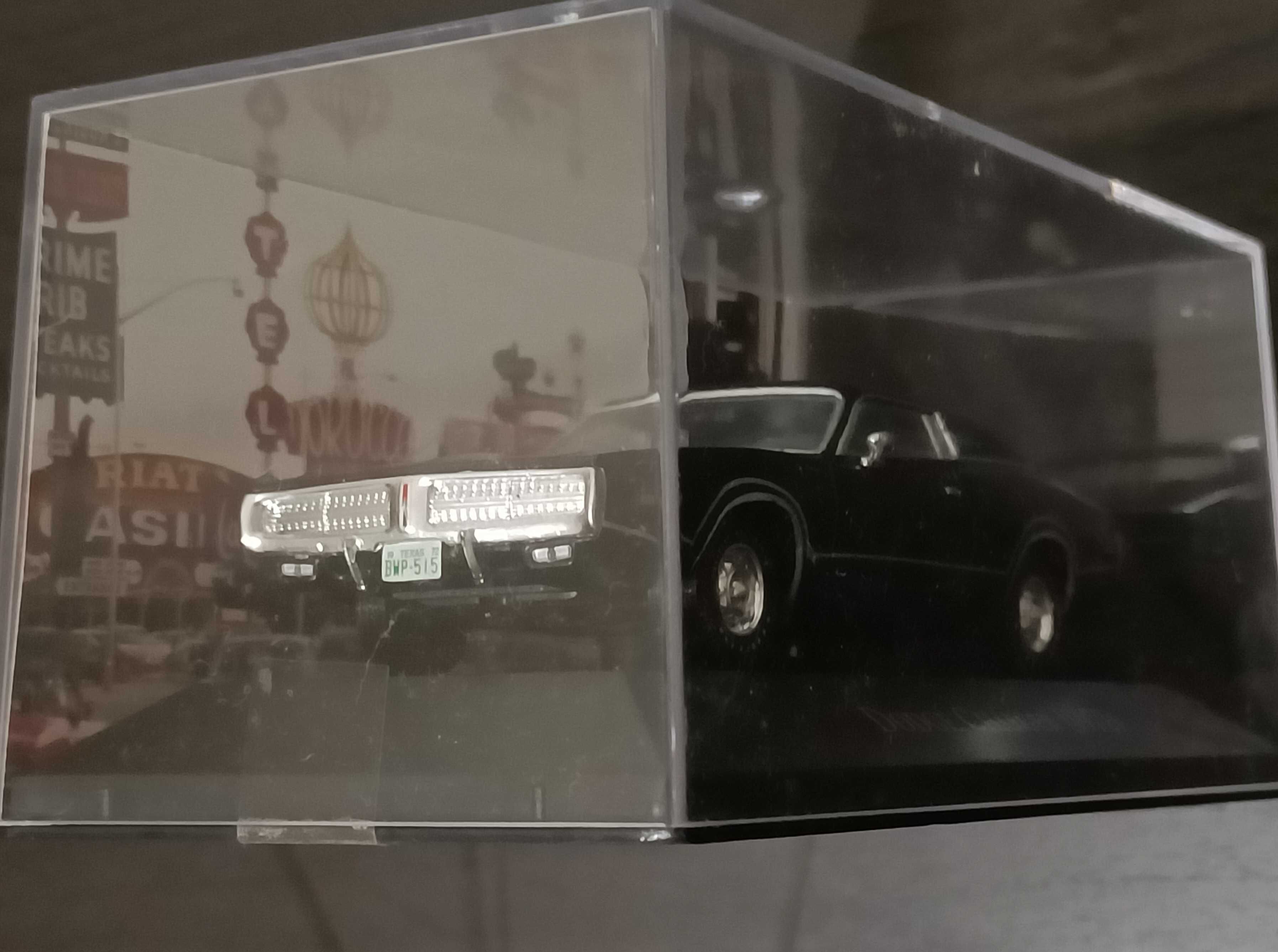 Miniatura de automóvel Dodge Charger, de 1972, à escala 1:43