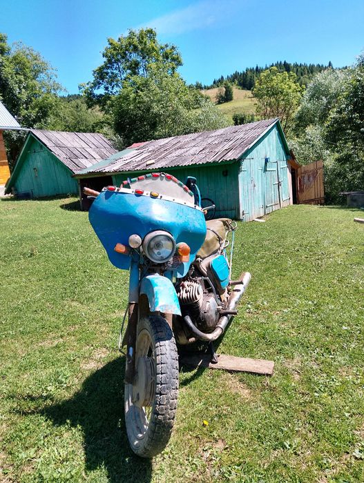 Їж Юпітер 3 на документах