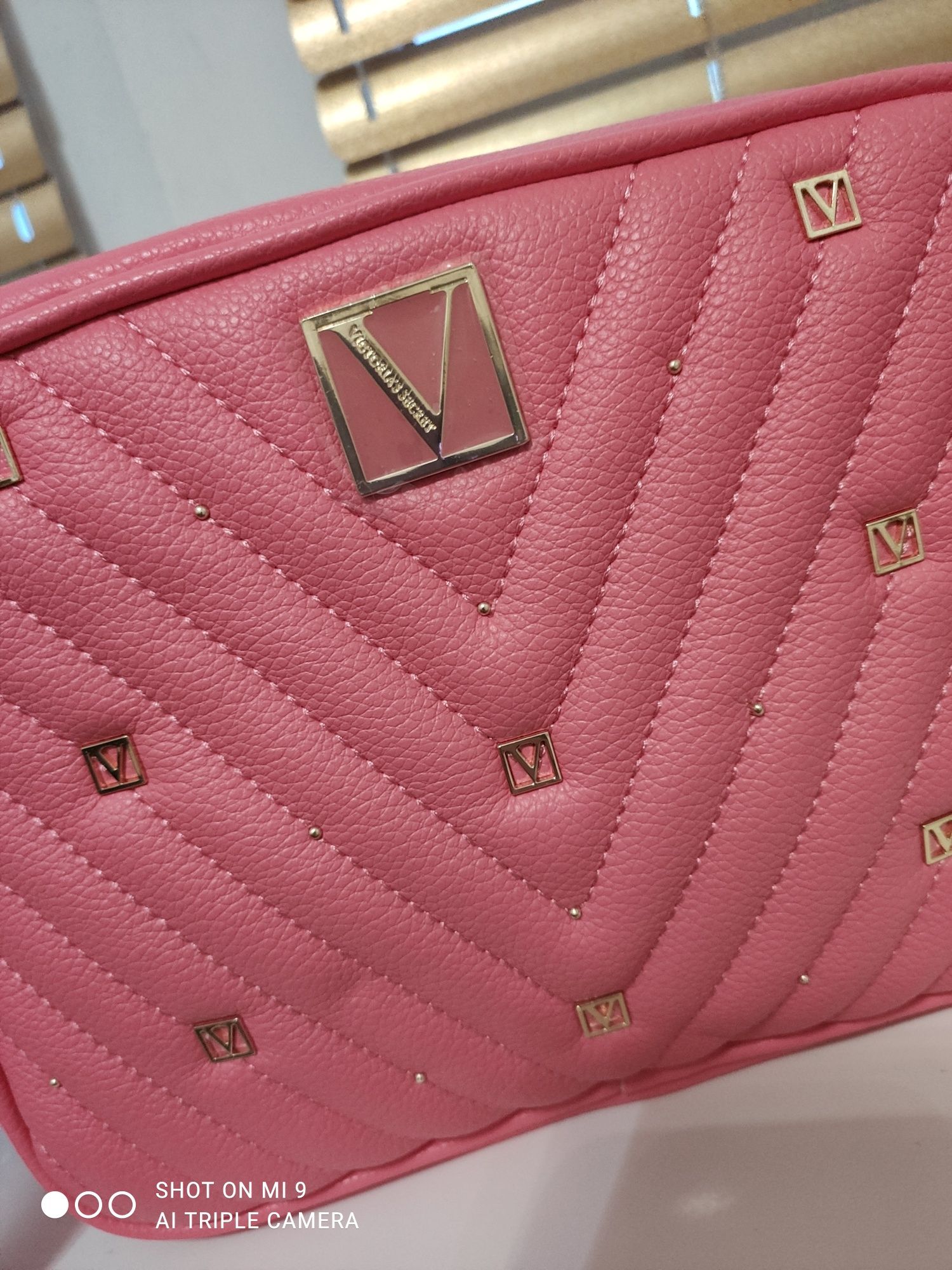 Продам оригінал рожева сумка Вікторія Сікрет