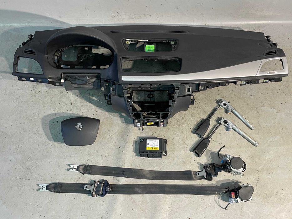 deska rozdzielcza kokpit pasy renault megane 3 III komplet