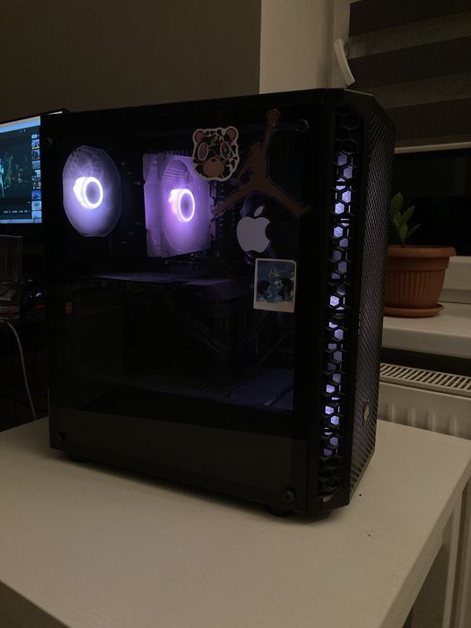 Komputer z monitorem (opis)