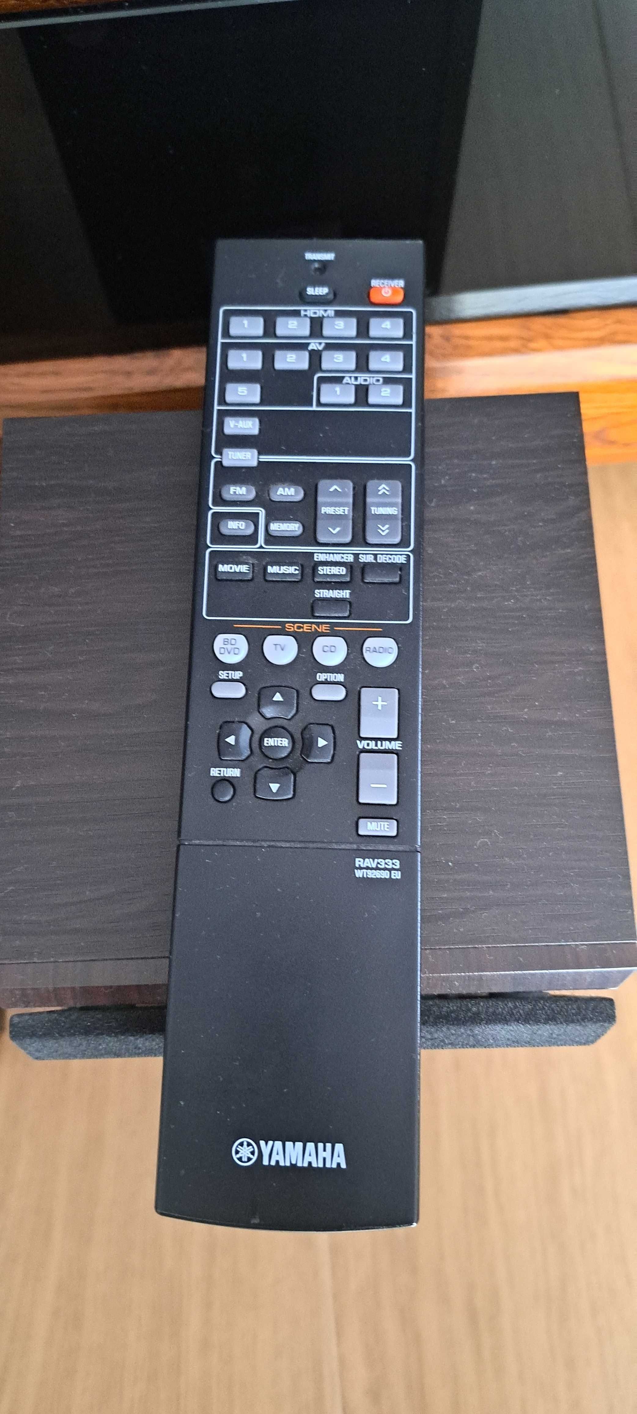 Zestaw kina domowego Yamaha RX-V367 plus 5 głośników.