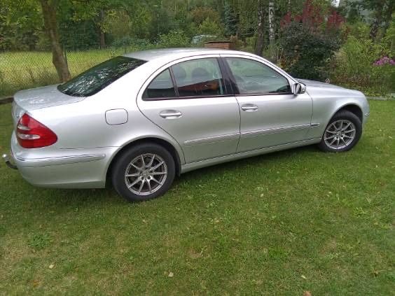 Mercedes E320 W211